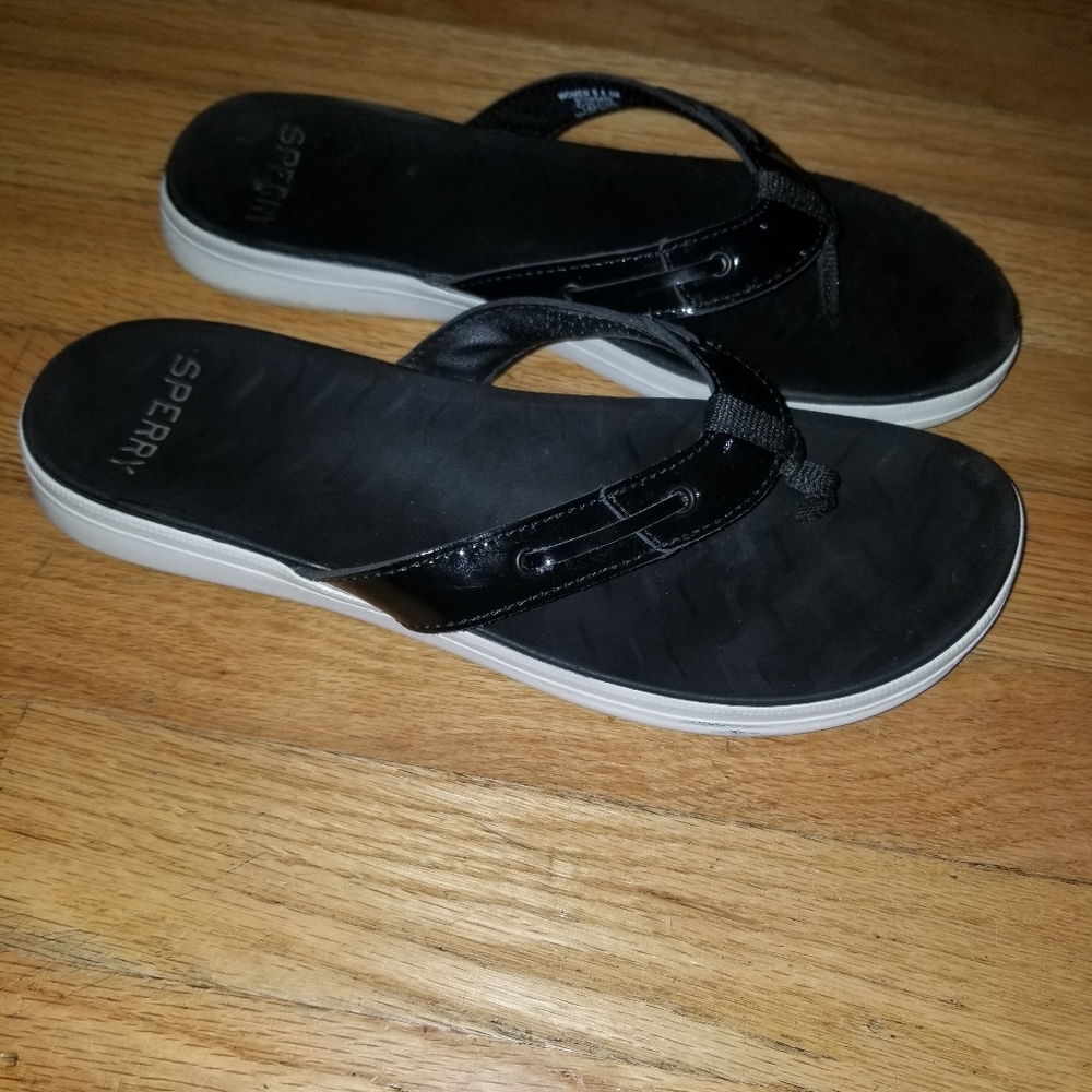 Sperry flip flops